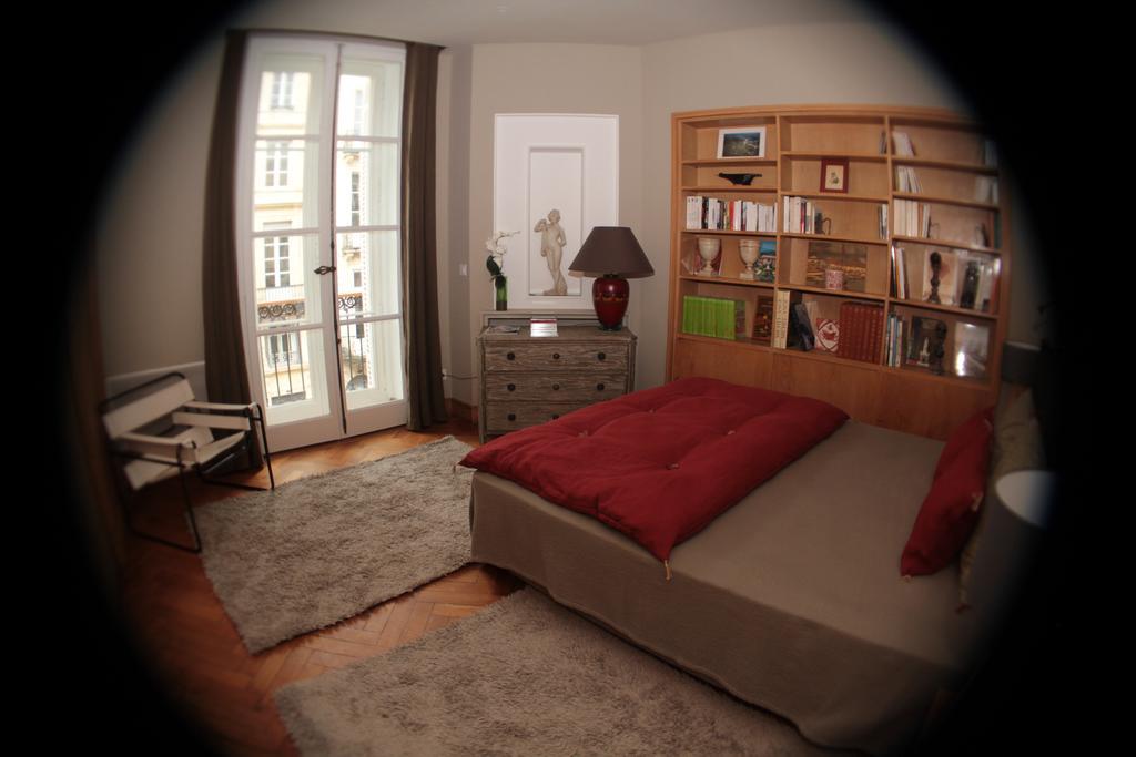 Maison D'Hotes Bordeaux Centre Le Patio De L'Intendance Стая снимка