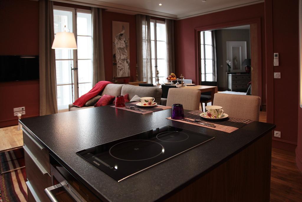 Maison D'Hotes Bordeaux Centre Le Patio De L'Intendance Стая снимка