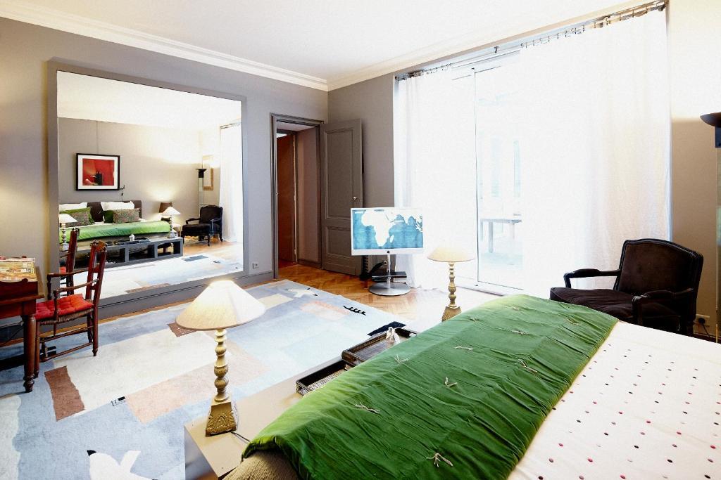Maison D'Hotes Bordeaux Centre Le Patio De L'Intendance Екстериор снимка